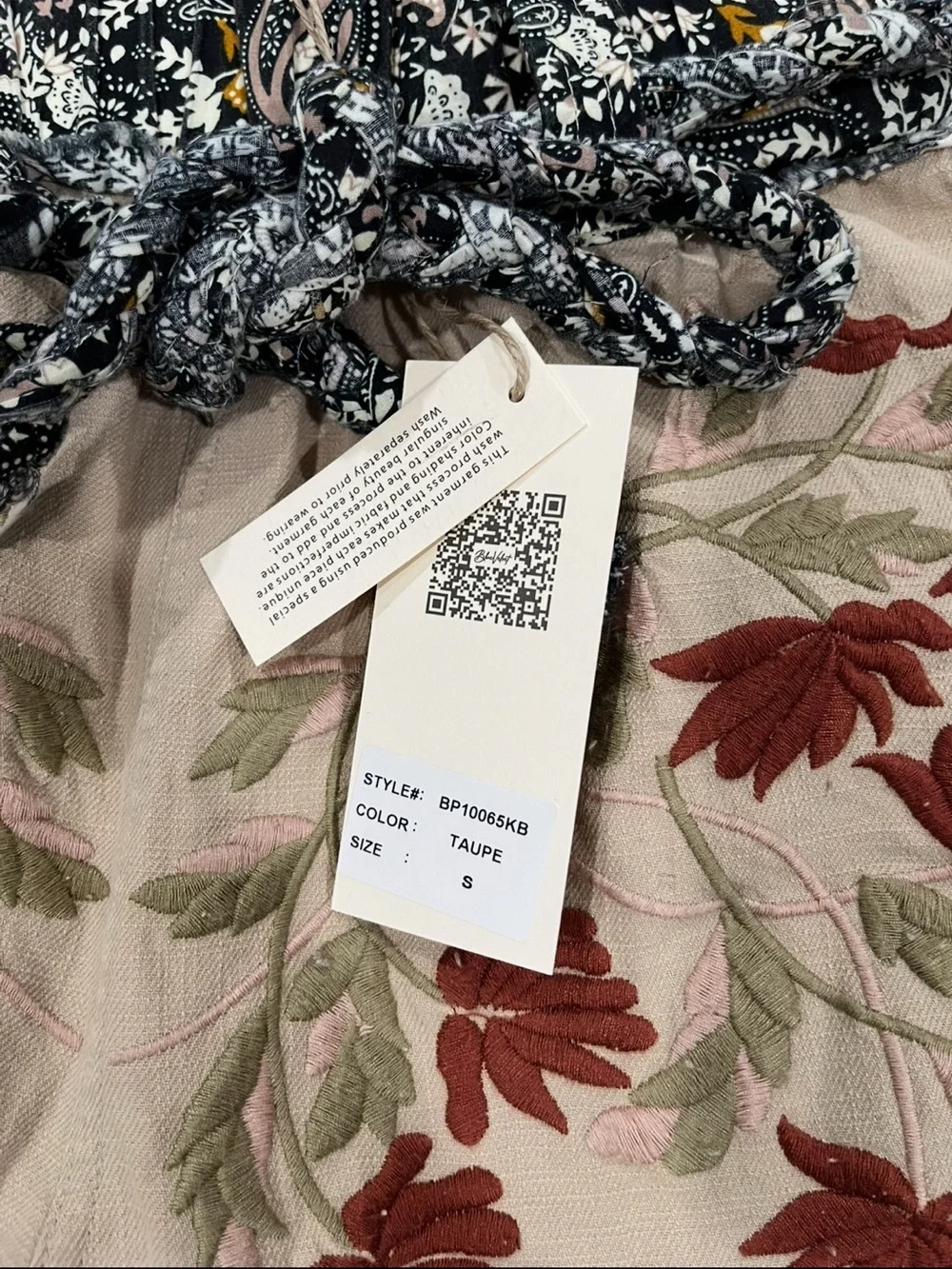 Blue Velvet Boho Beige Embroidered Floral Drawstring Pants. - Picture 4 of 4